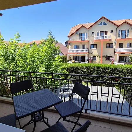 Gardenview Apartment *